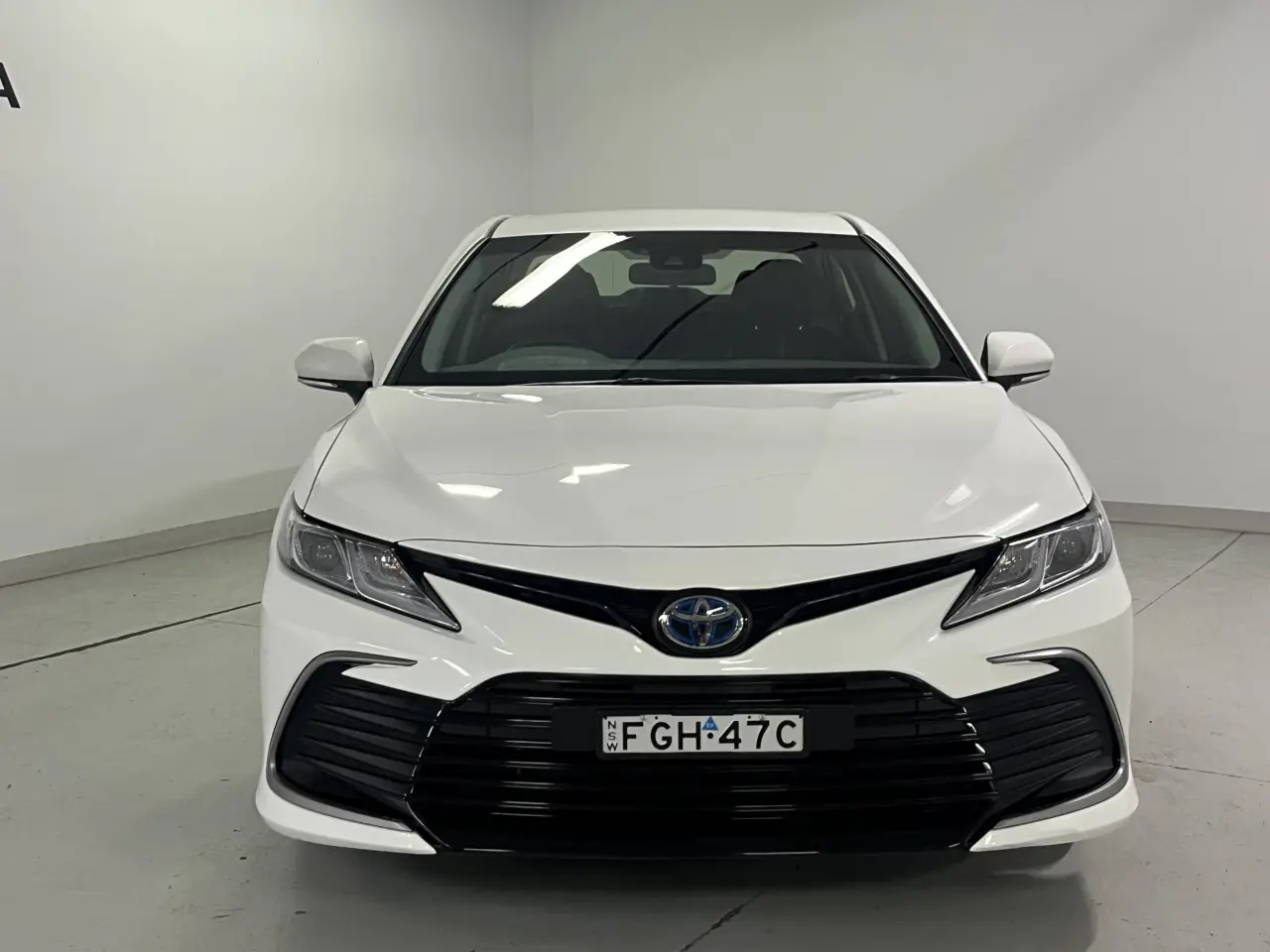 2024 Toyota Camry Hybrid Gallery Image 3