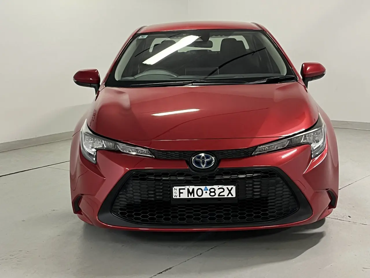 2021 Toyota Corolla Sedan Hybrid Gallery Image 3