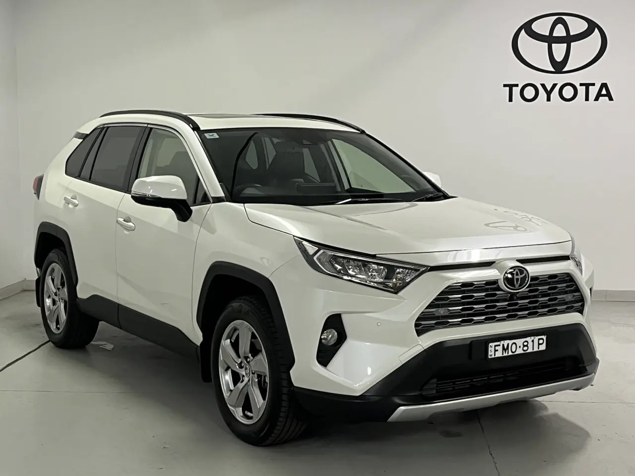 2019 Toyota Rav4 Gallery Image 2