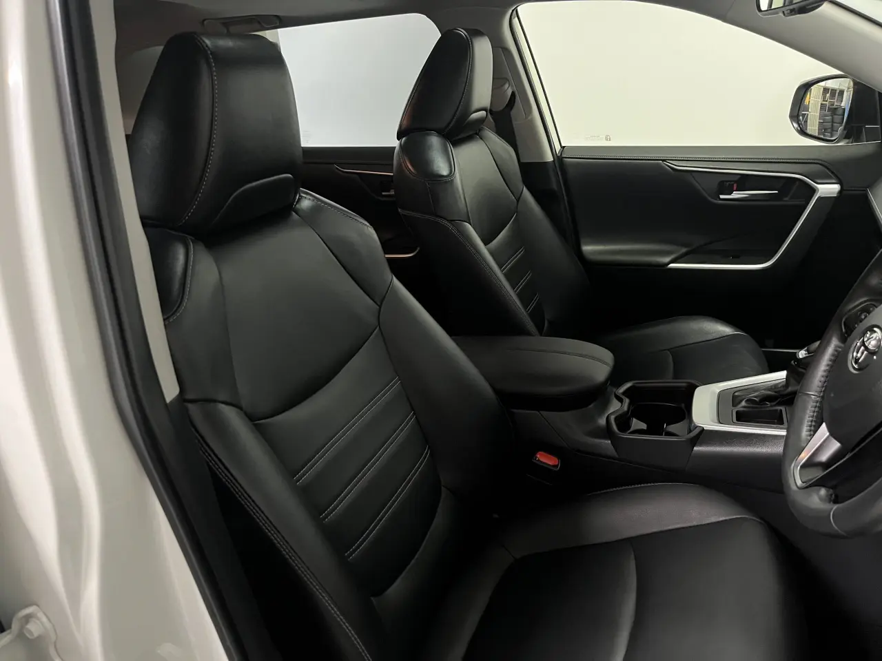 2019 Toyota Rav4 Gallery Image 9