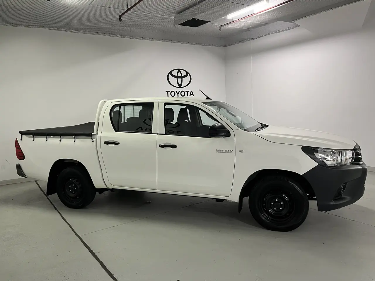 2019 Toyota Hilux Gallery Image 4