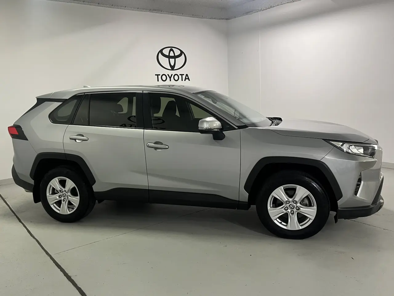 2019 Toyota Rav4 Gallery Image 4