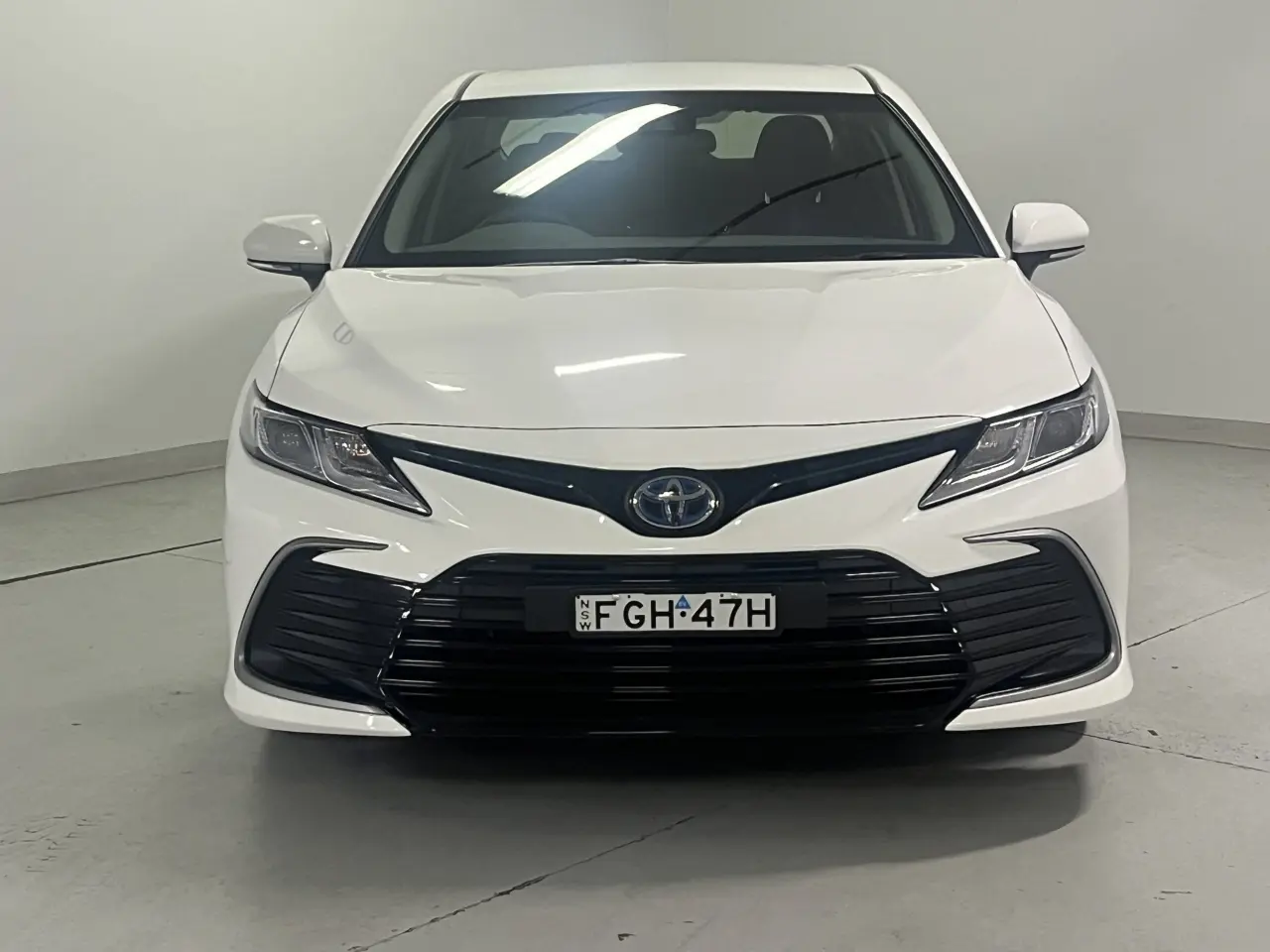 2024 Toyota Camry Hybrid Gallery Image 3