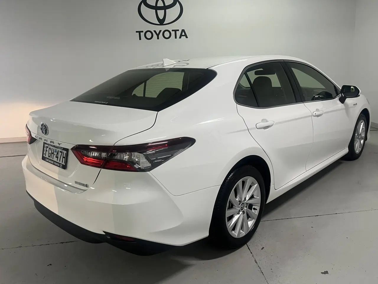 2024 Toyota Camry Hybrid Gallery Image 5