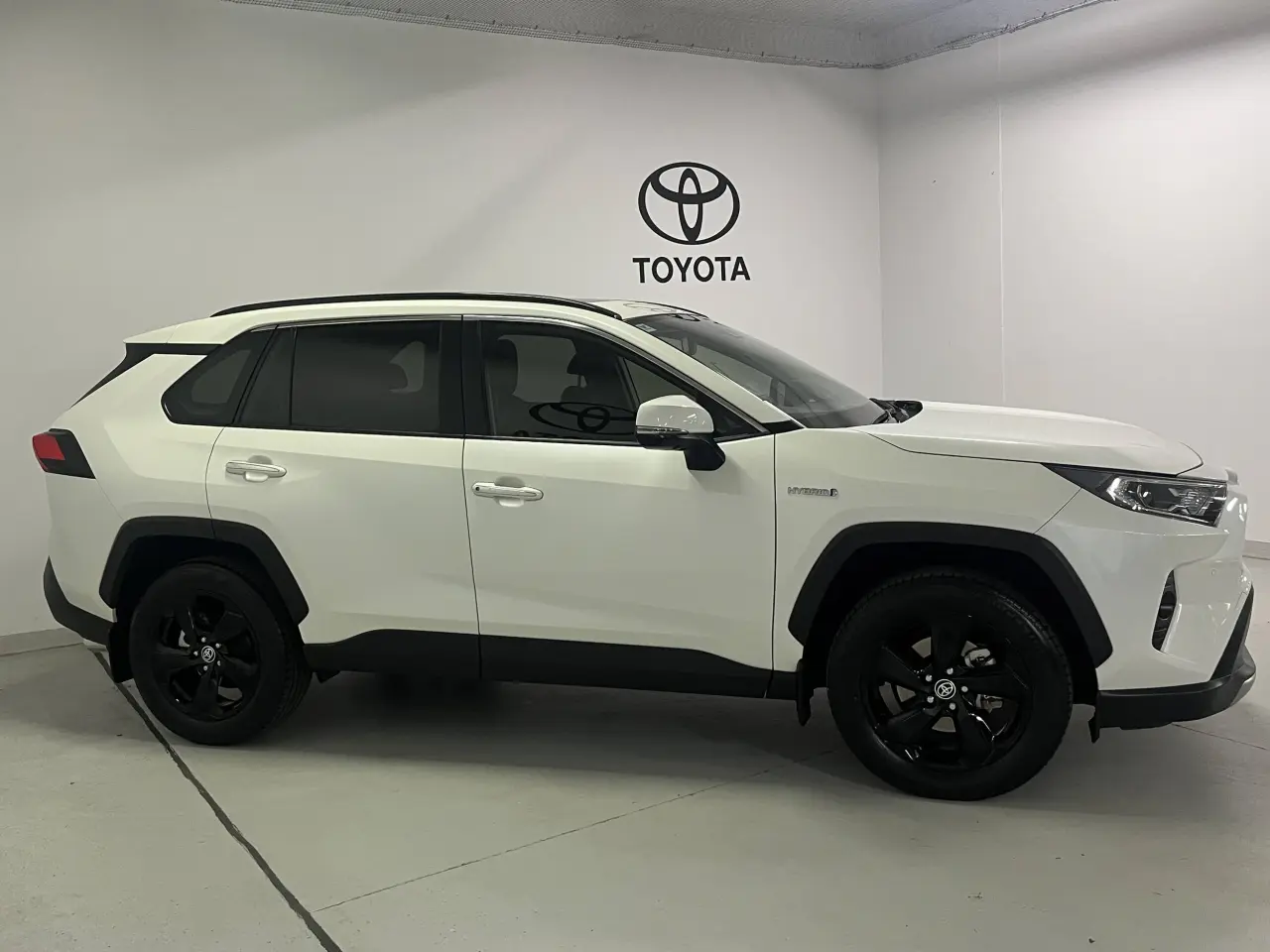 2021 Toyota Rav4 Hybrid Gallery Image 4