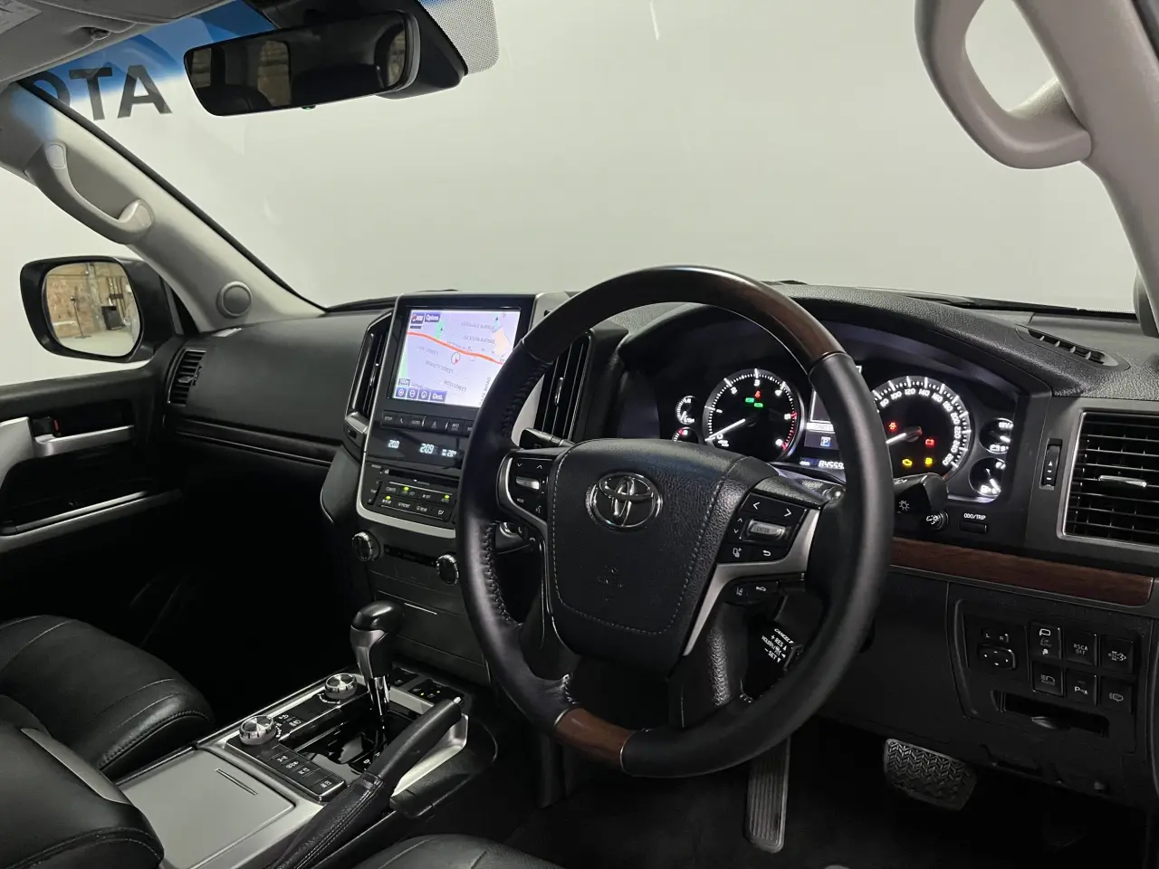 2019 Toyota Landcruiser Gallery Image 8