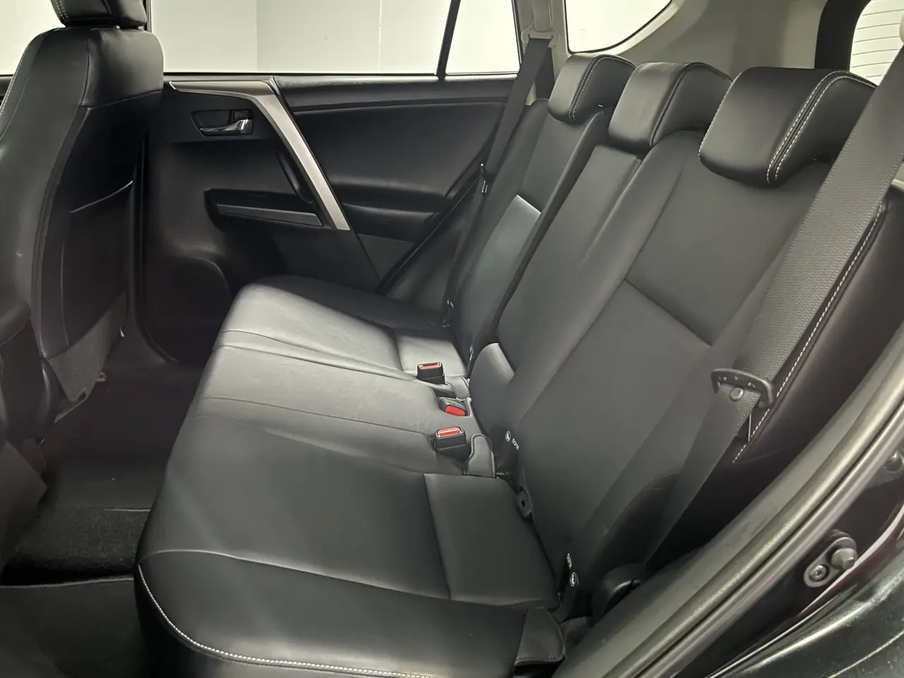 2016 Toyota Rav4 Gallery Image 12