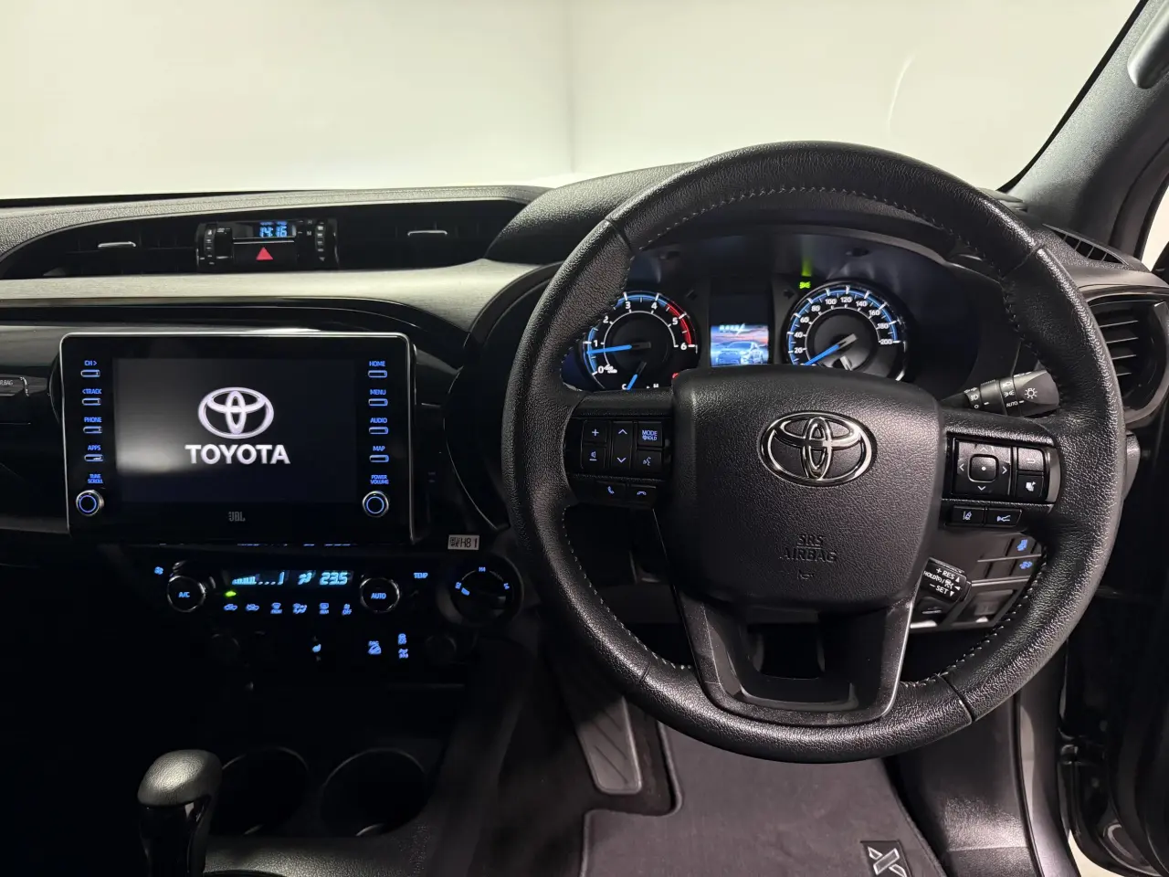 2021 Toyota Hilux Gallery Image 15