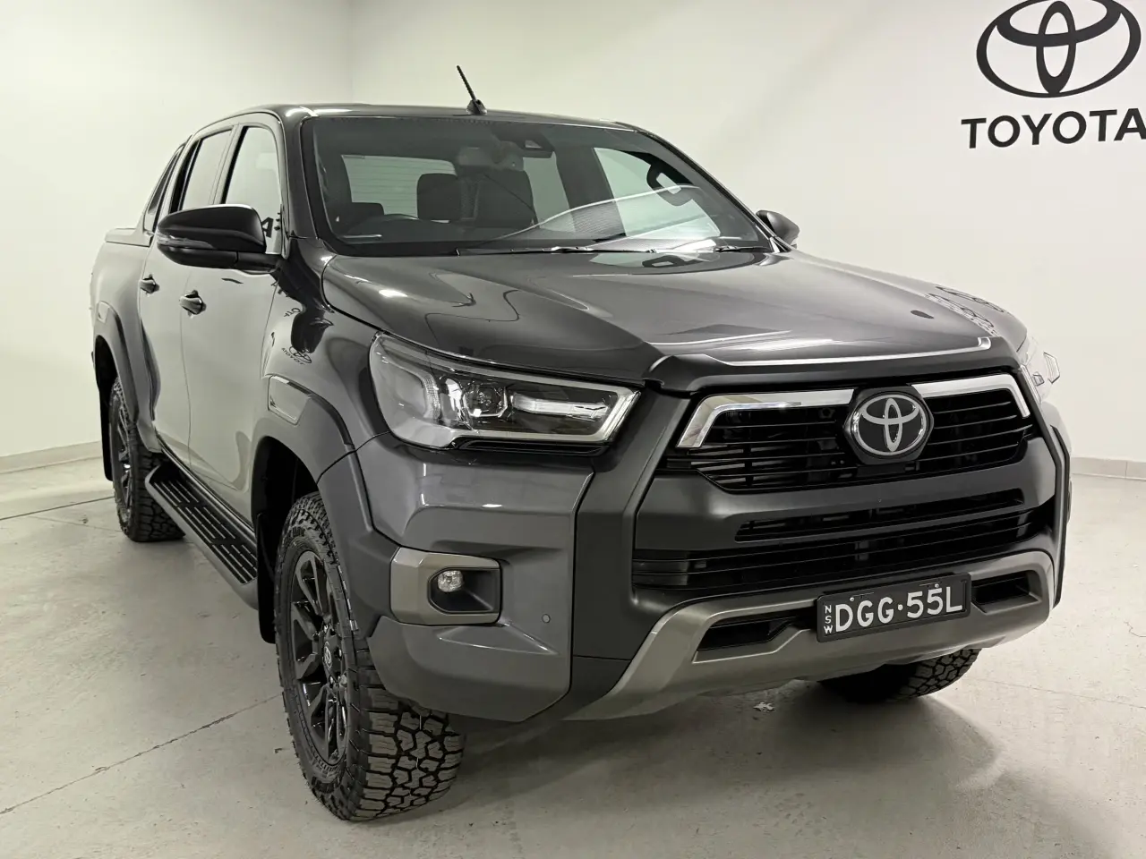 2021 Toyota Hilux Gallery Image 2