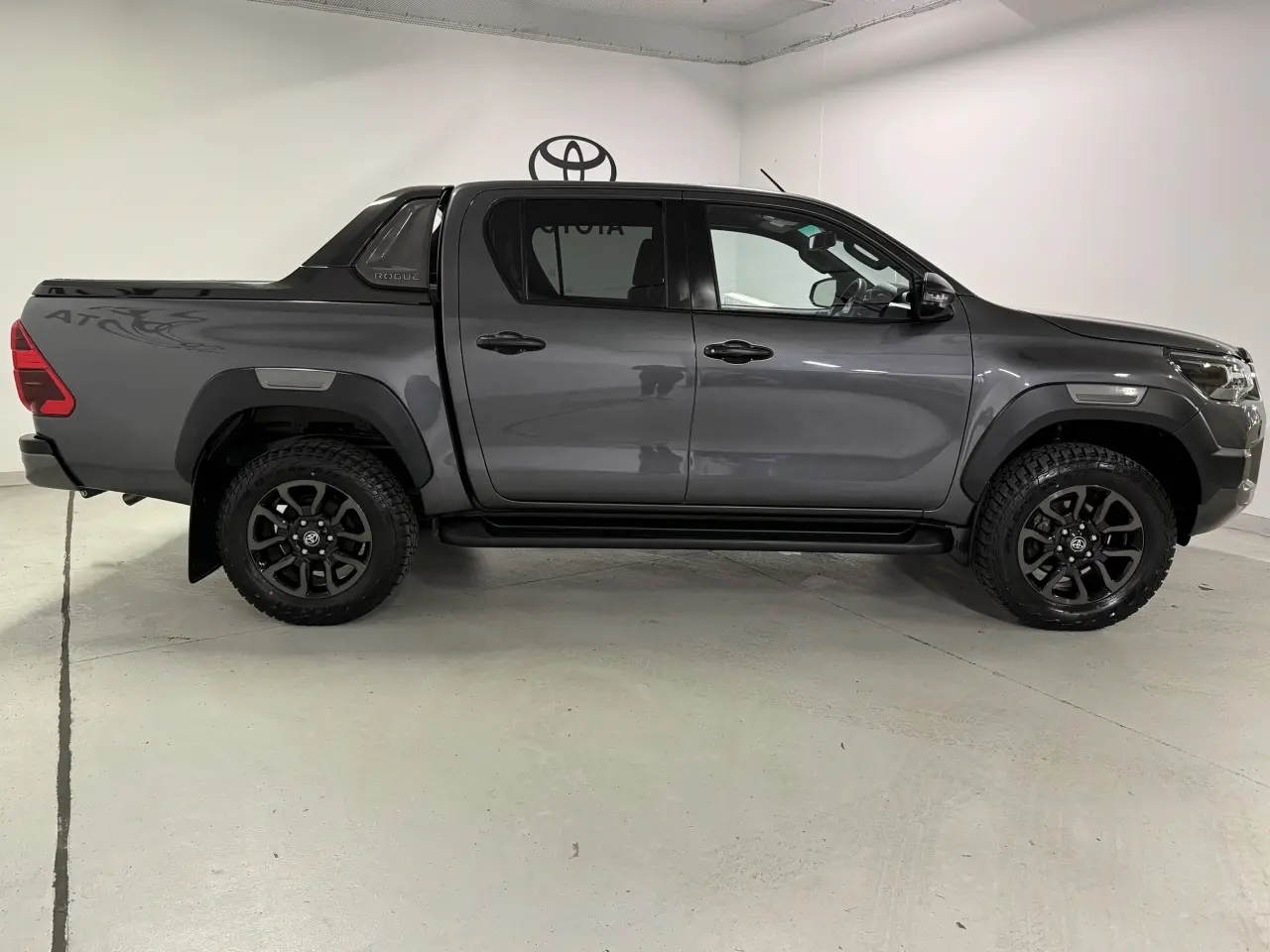 2021 Toyota Hilux Gallery Image 4