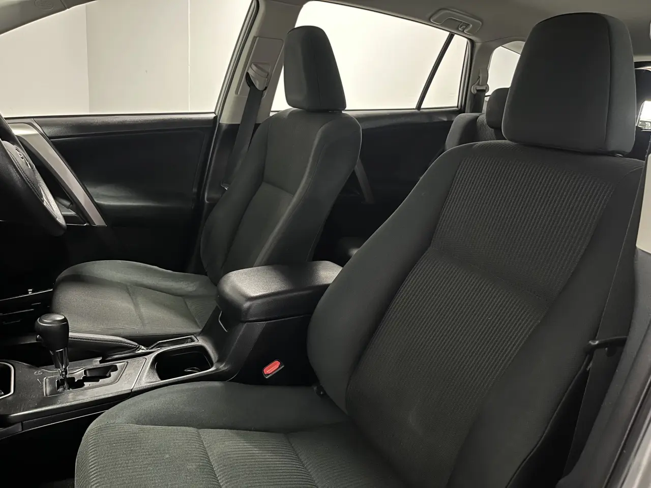 2018 Toyota Rav4 Gallery Image 11