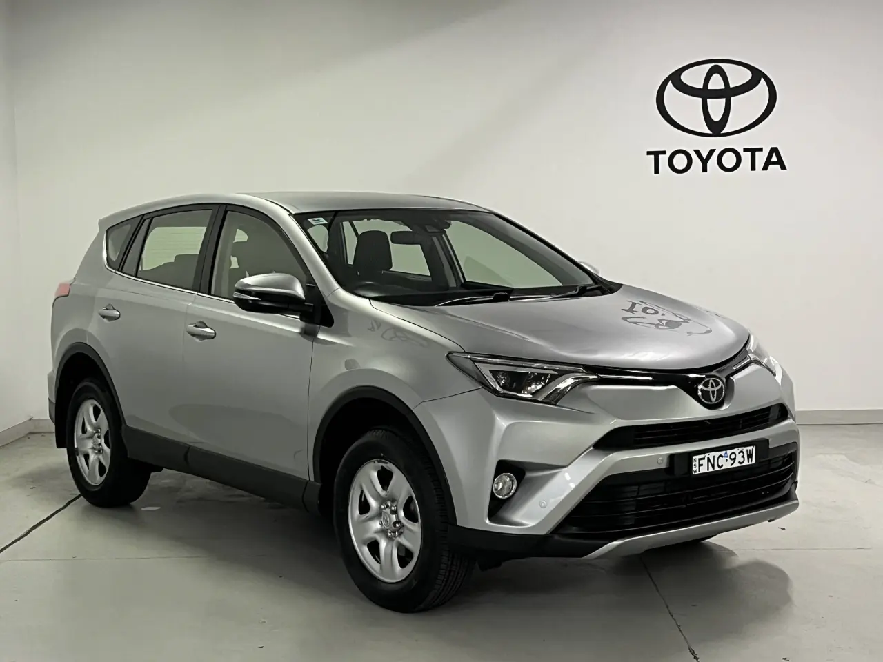 2018 Toyota Rav4 Gallery Image 2