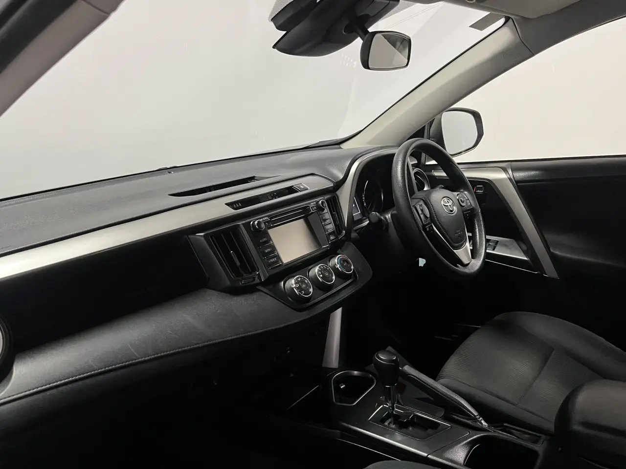 2018 Toyota Rav4 Gallery Image 9