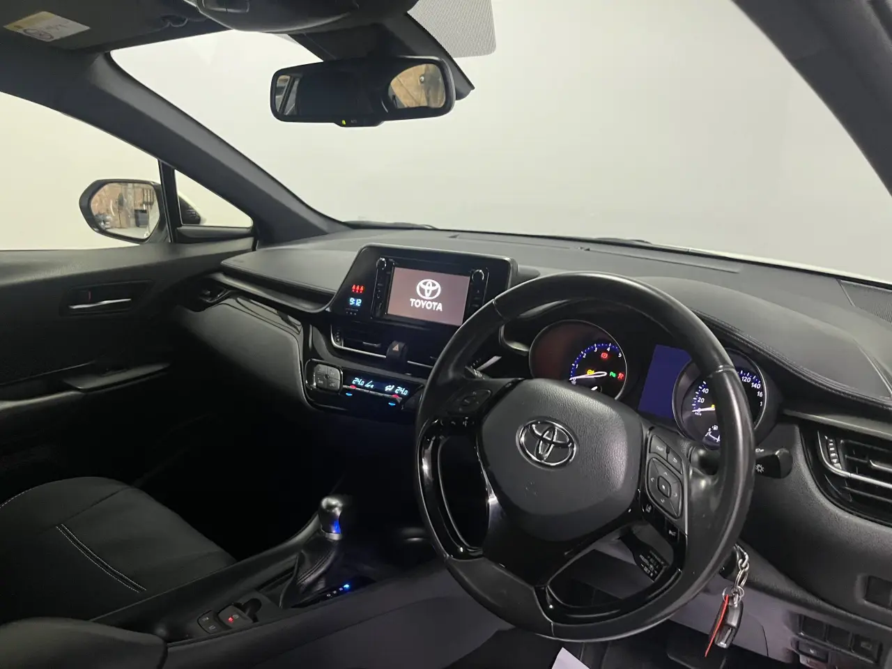 2018 Toyota C-Hr Gallery Image 14