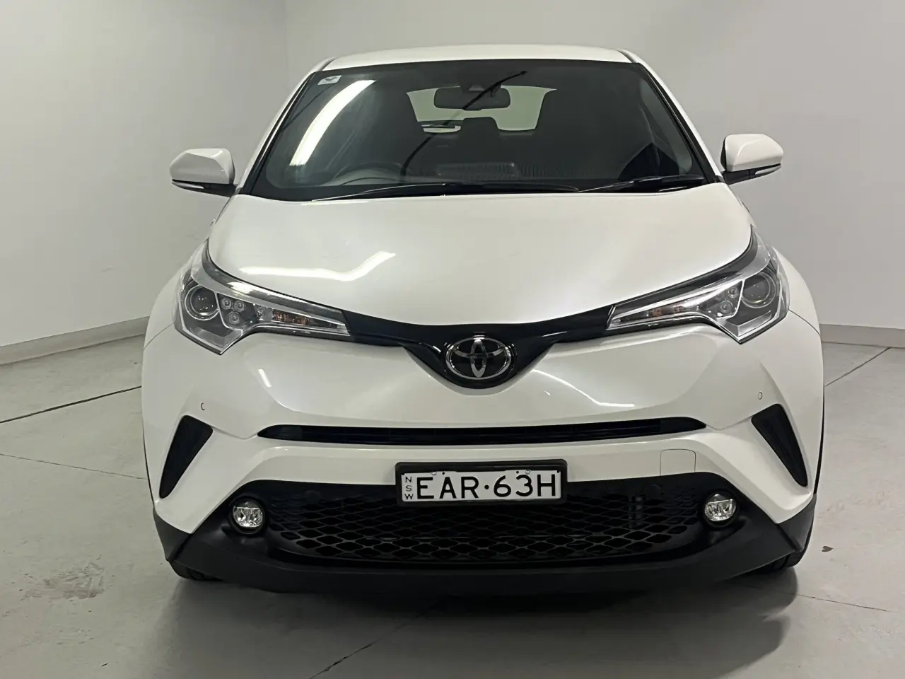 2018 Toyota C-Hr Gallery Image 3