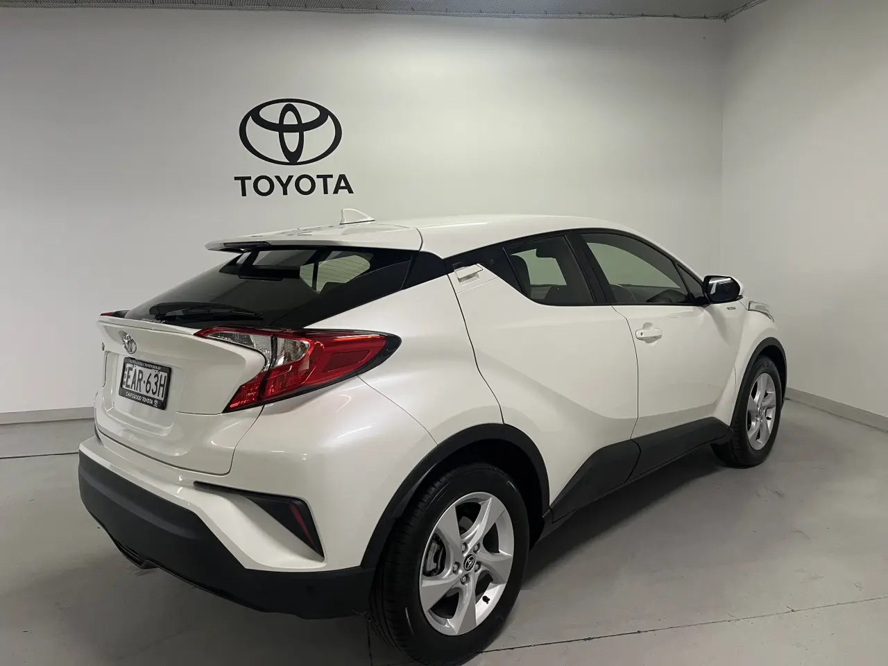 2018 Toyota C-Hr Gallery Image 5