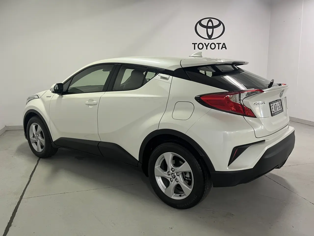 2018 Toyota C-Hr Gallery Image 7