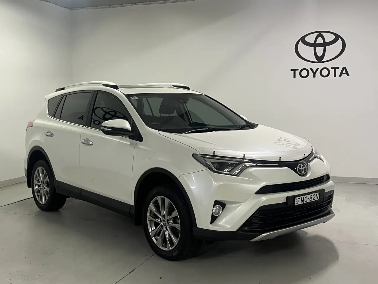 2015 Toyota Rav4 Gallery Image 2