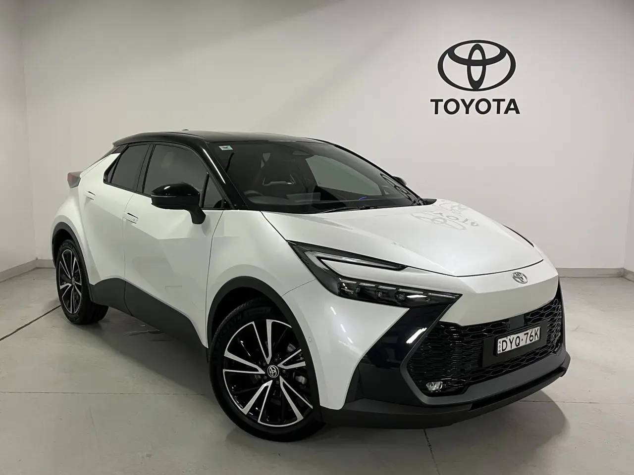 2024 Toyota C-Hr Hybrid Gallery Image 1