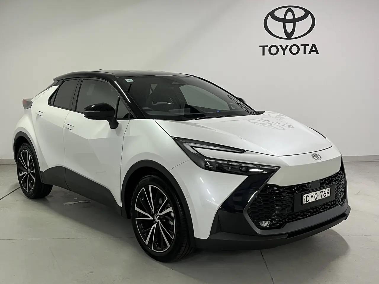 2024 Toyota C-Hr Hybrid Gallery Image 2