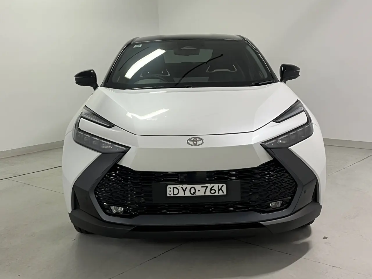 2024 Toyota C-Hr Hybrid Gallery Image 3