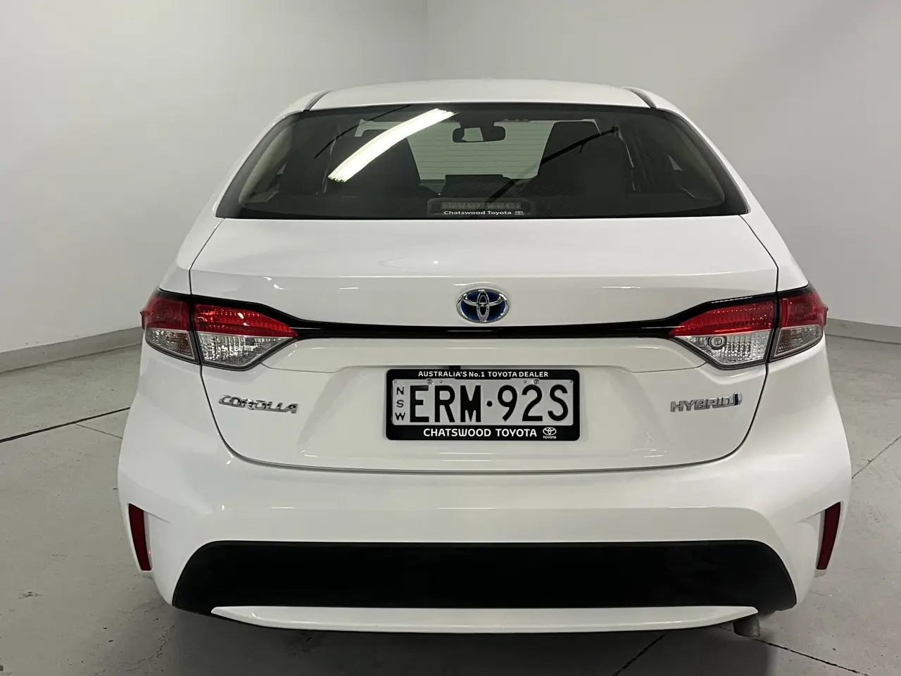 2021 Toyota Corolla Sedan Hybrid Gallery Image 6