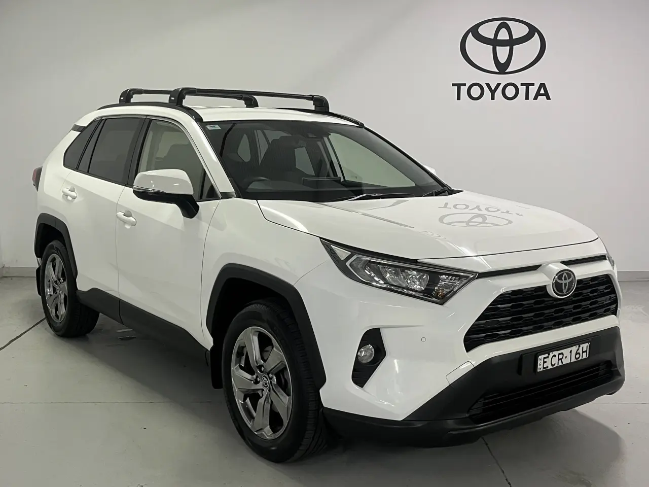 2019 Toyota Rav4 Gallery Image 2