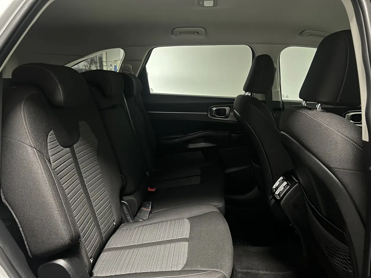 2022 KIA SORENTO Gallery Image 12