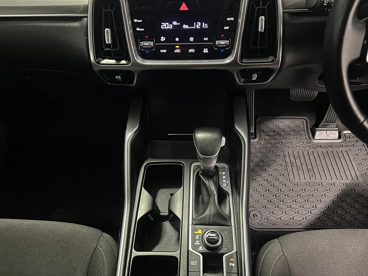 2022 KIA SORENTO Gallery Image 21