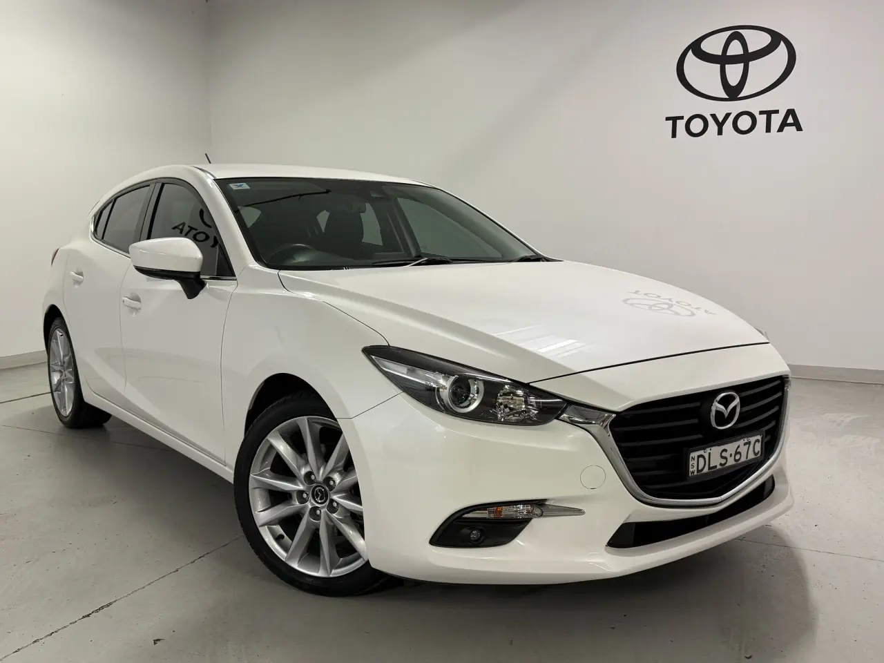 2016 Mazda Mazda3 Gallery Image 1