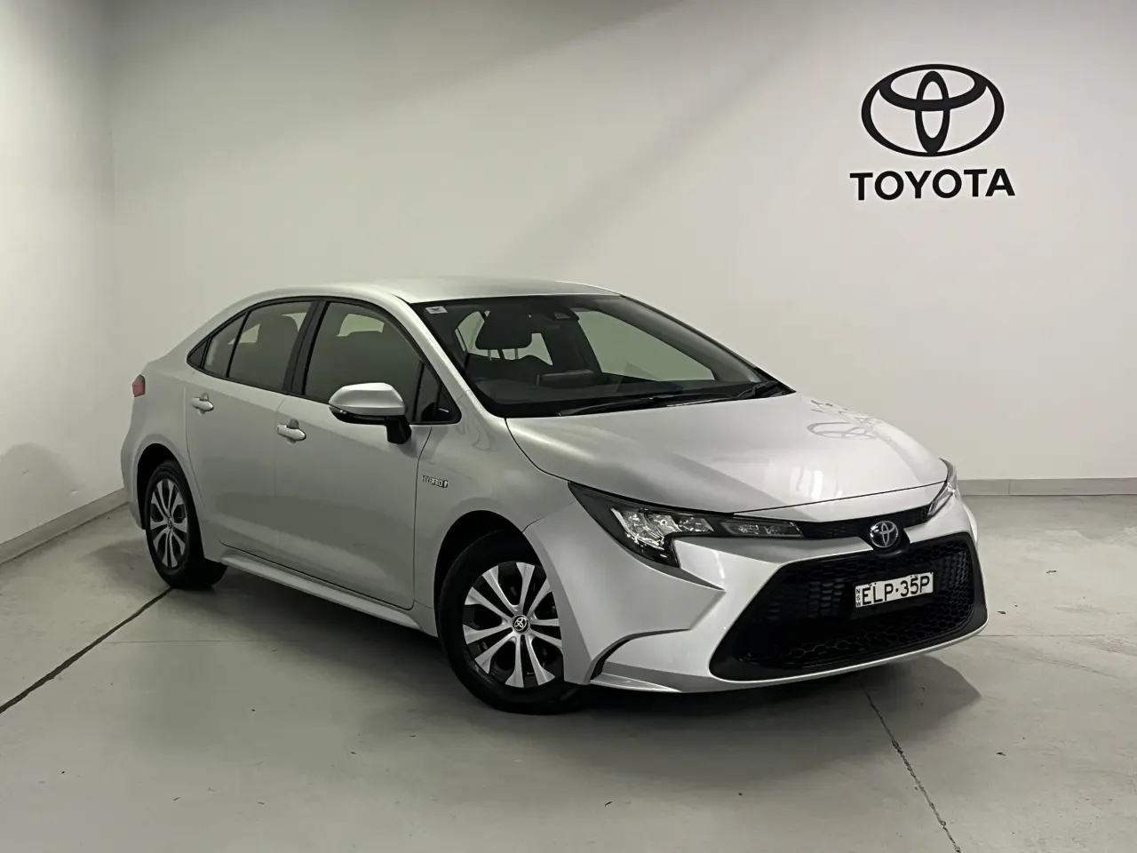 2020 Toyota Corolla Sedan Hybrid Gallery Image 1