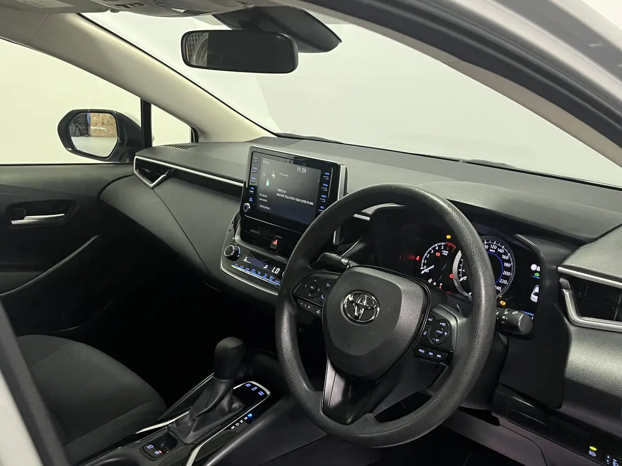 2020 Toyota Corolla Sedan Hybrid Gallery Image 13