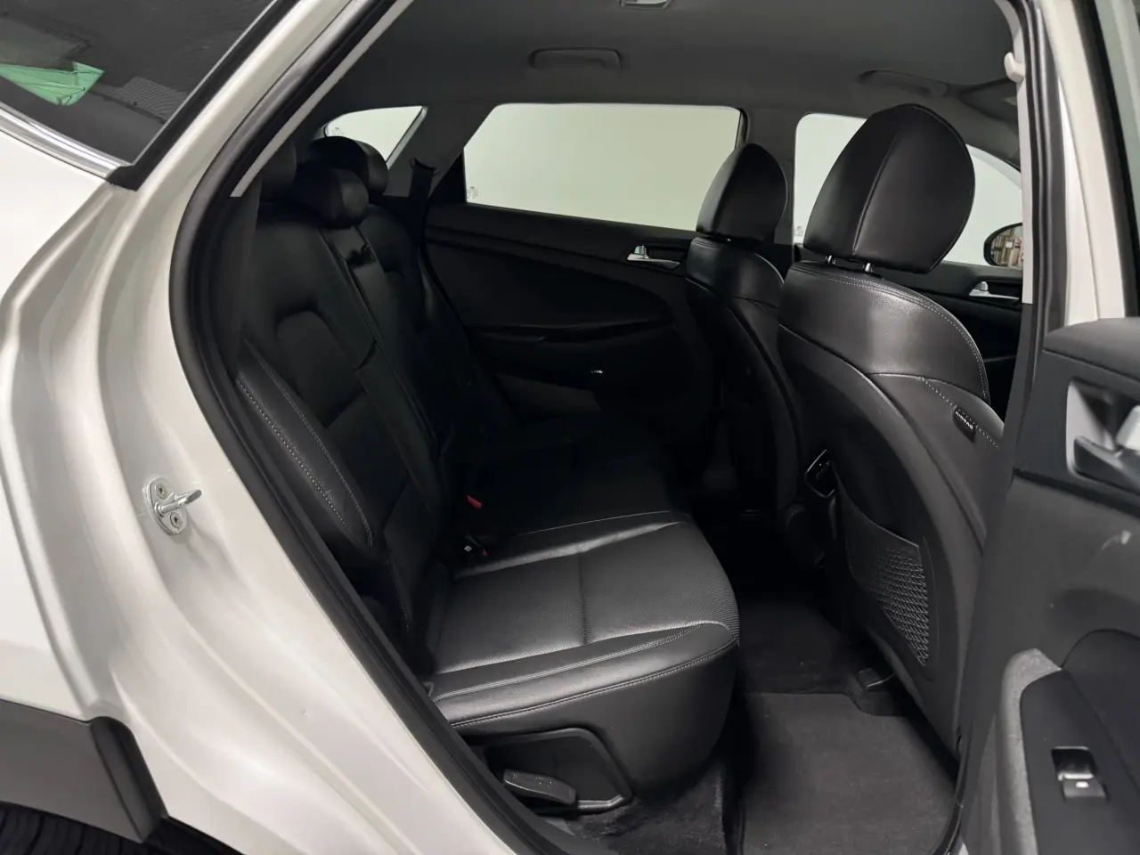 2020 HYUNDAI TUCSON Gallery Image 10