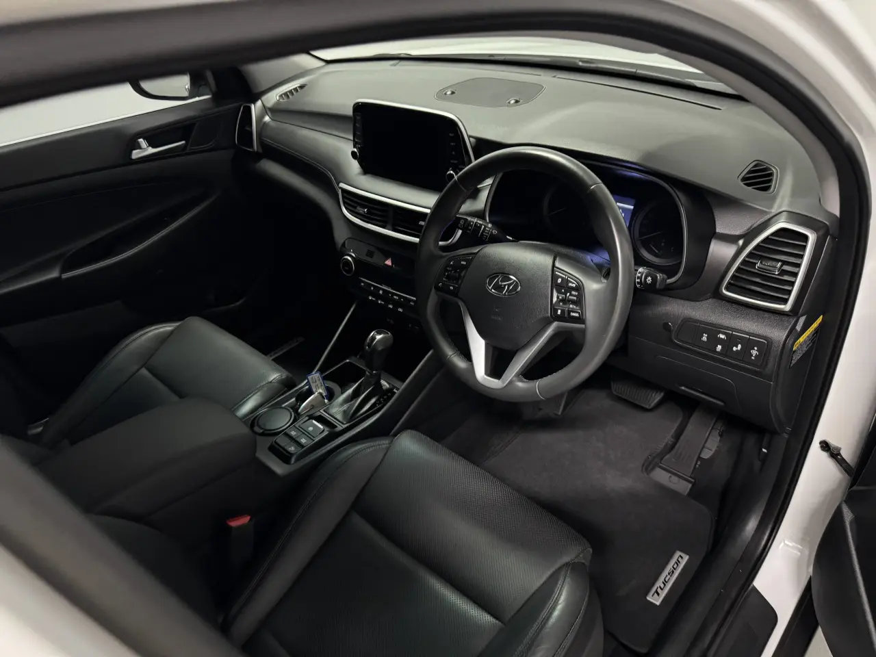 2020 HYUNDAI TUCSON Gallery Image 9