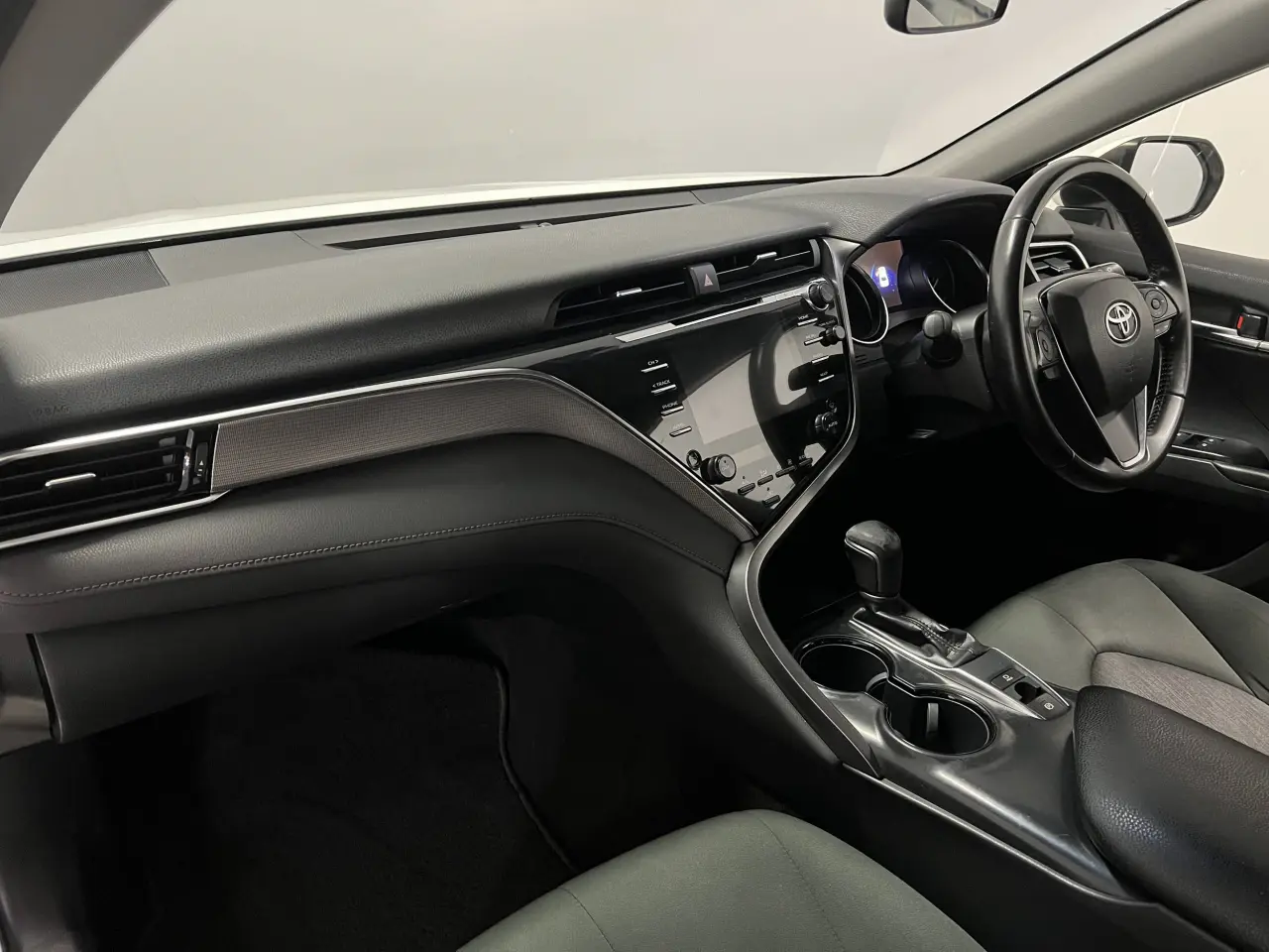 2018 TOYOTA CAMRY Gallery Image 14