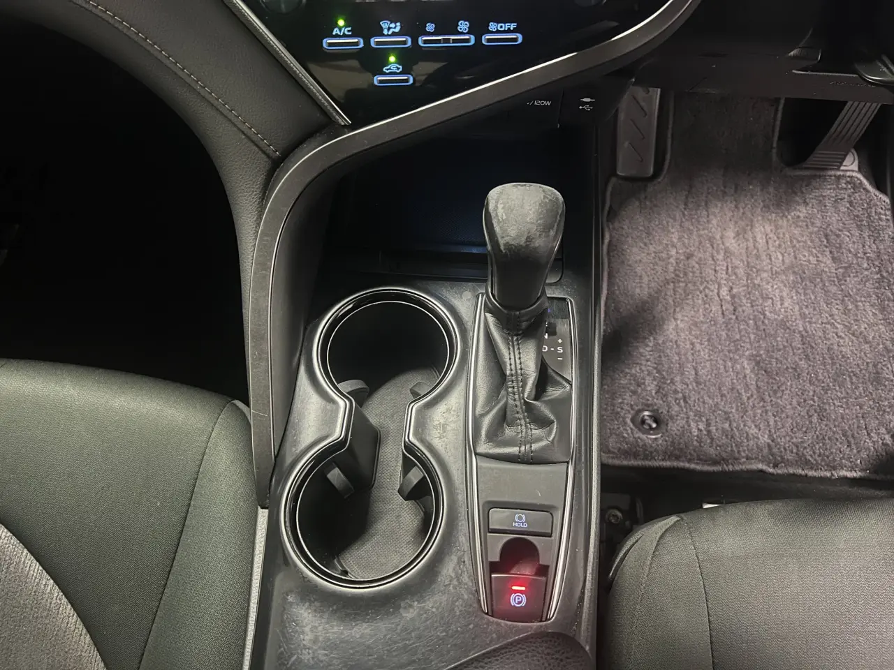 2018 TOYOTA CAMRY Gallery Image 19