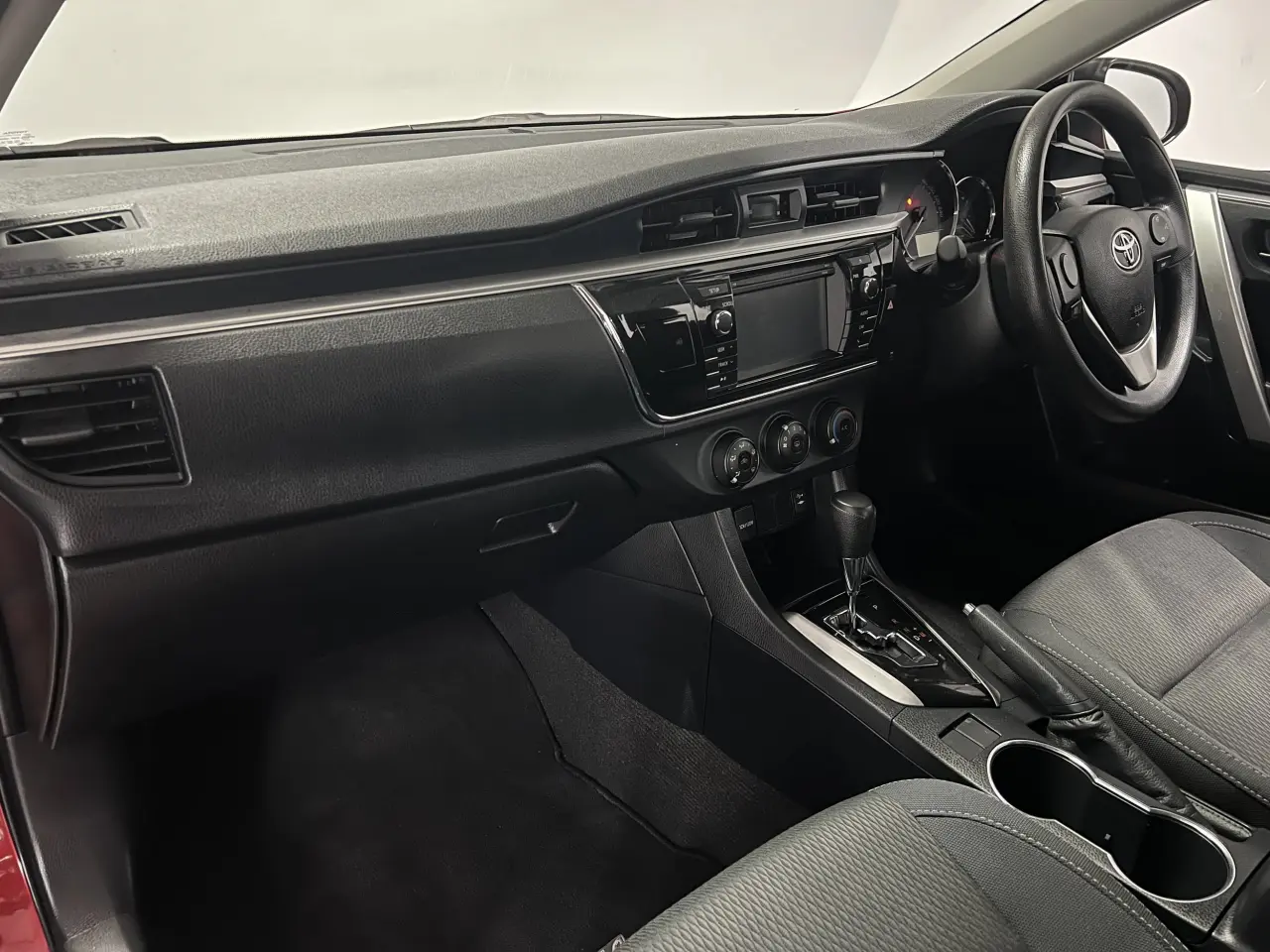2015 TOYOTA COROLLA Gallery Image 15