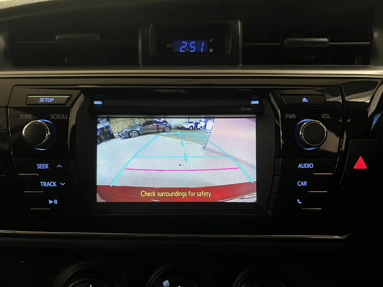 2015 TOYOTA COROLLA Gallery Image 18