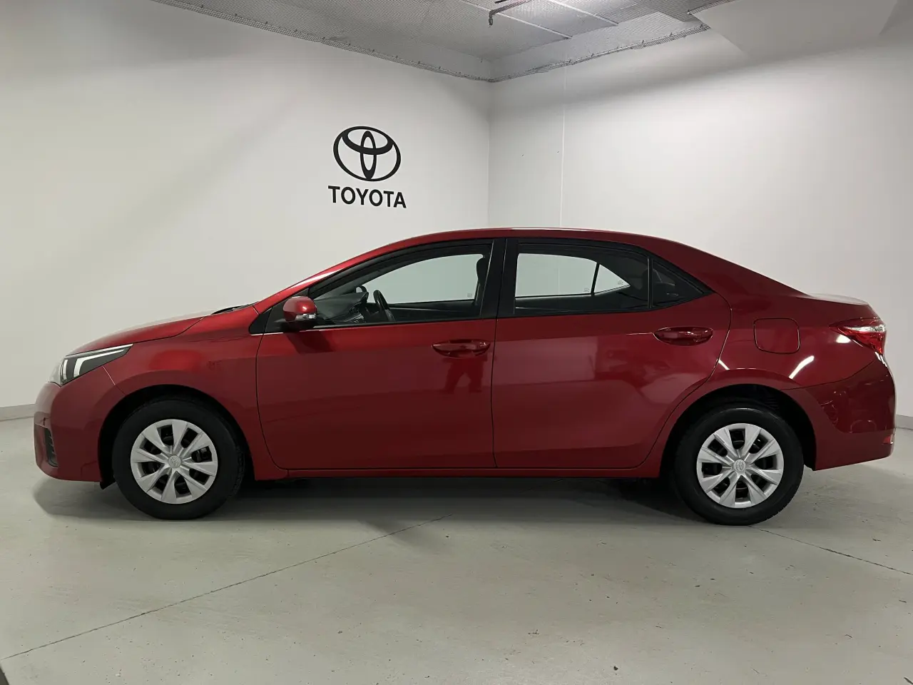 2015 TOYOTA COROLLA Gallery Image 9