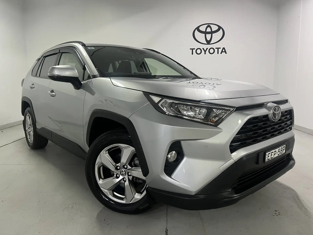 2019 TOYOTA RAV4 Gallery Image 1