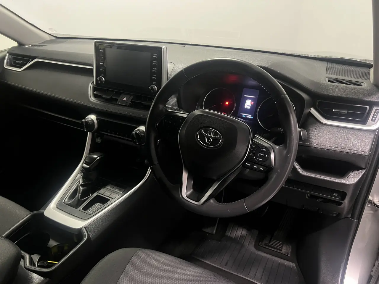 2019 TOYOTA RAV4 Gallery Image 11