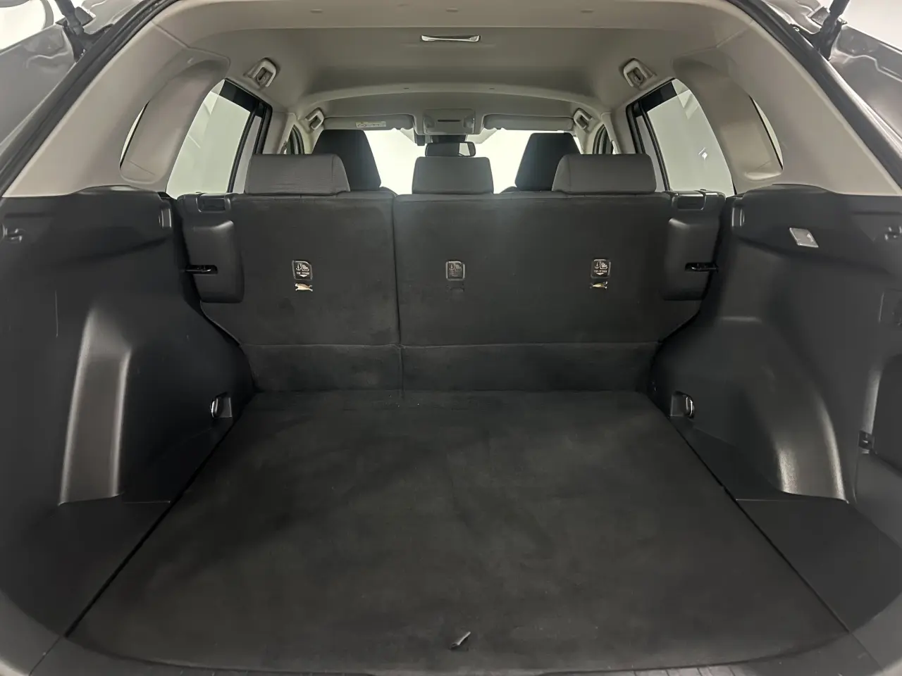 2019 TOYOTA RAV4 Gallery Image 13