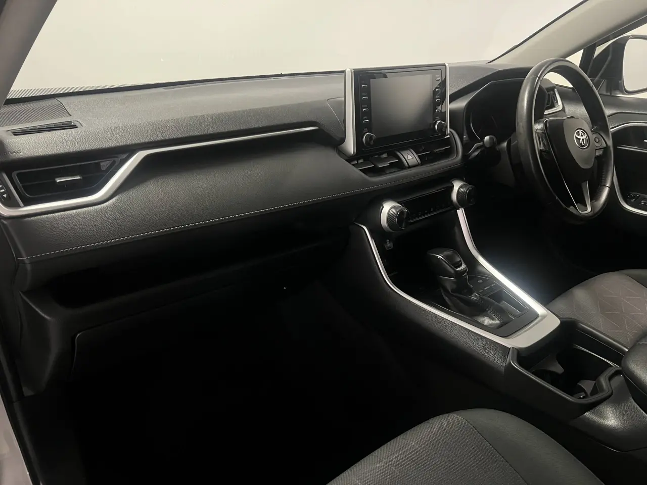 2019 TOYOTA RAV4 Gallery Image 15