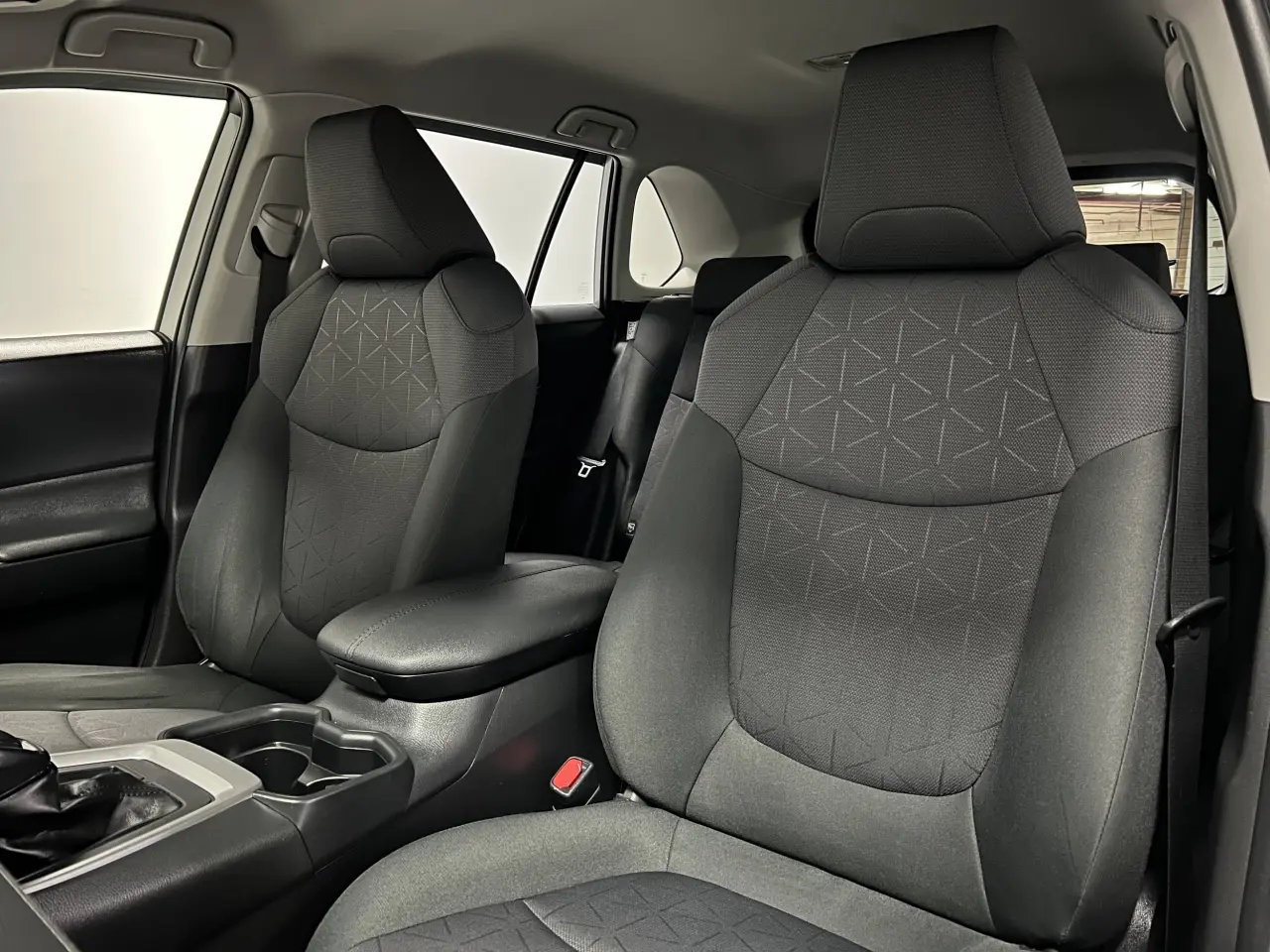 2019 TOYOTA RAV4 Gallery Image 16