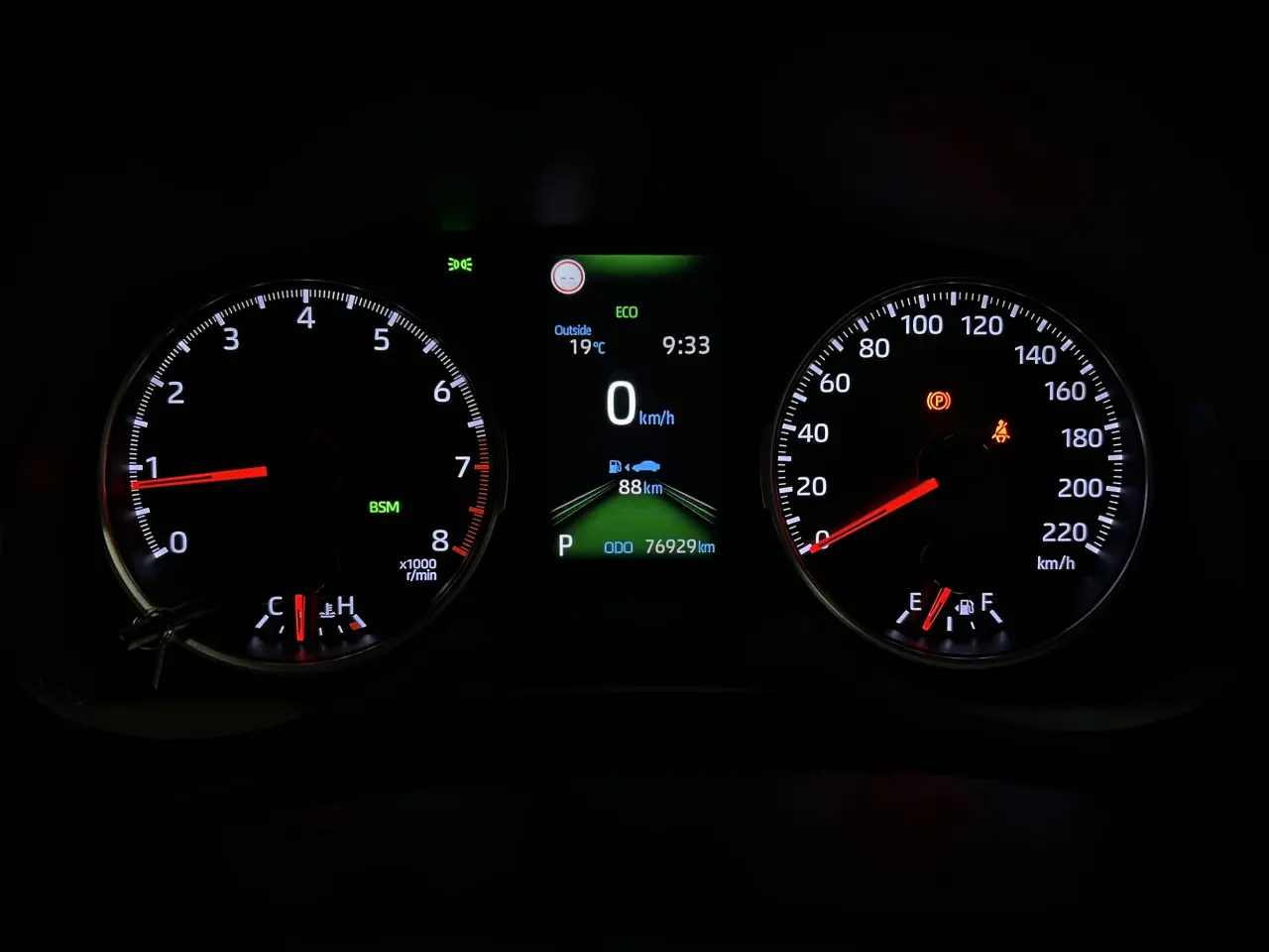 2019 TOYOTA RAV4 Gallery Image 18