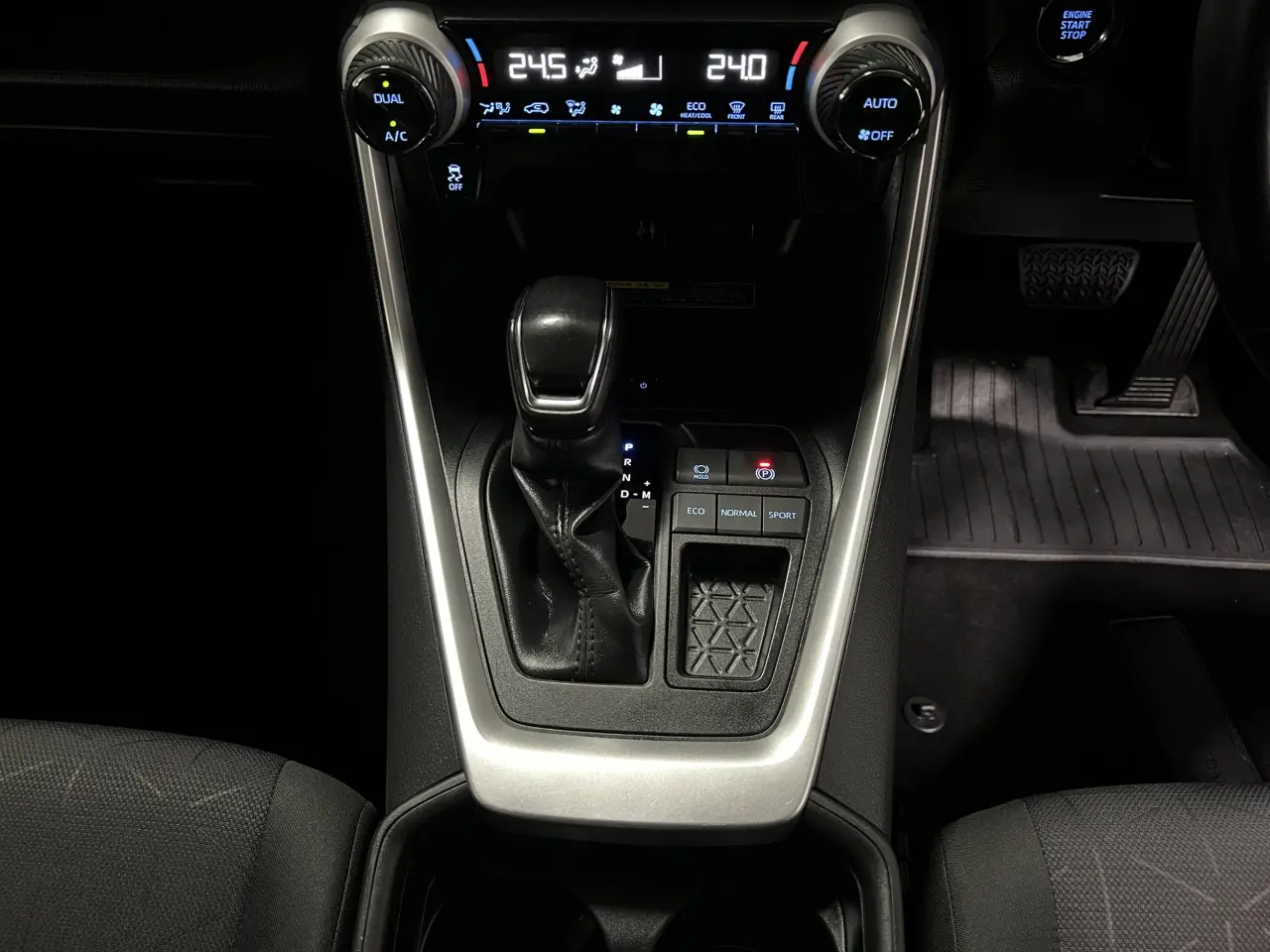 2019 TOYOTA RAV4 Gallery Image 20