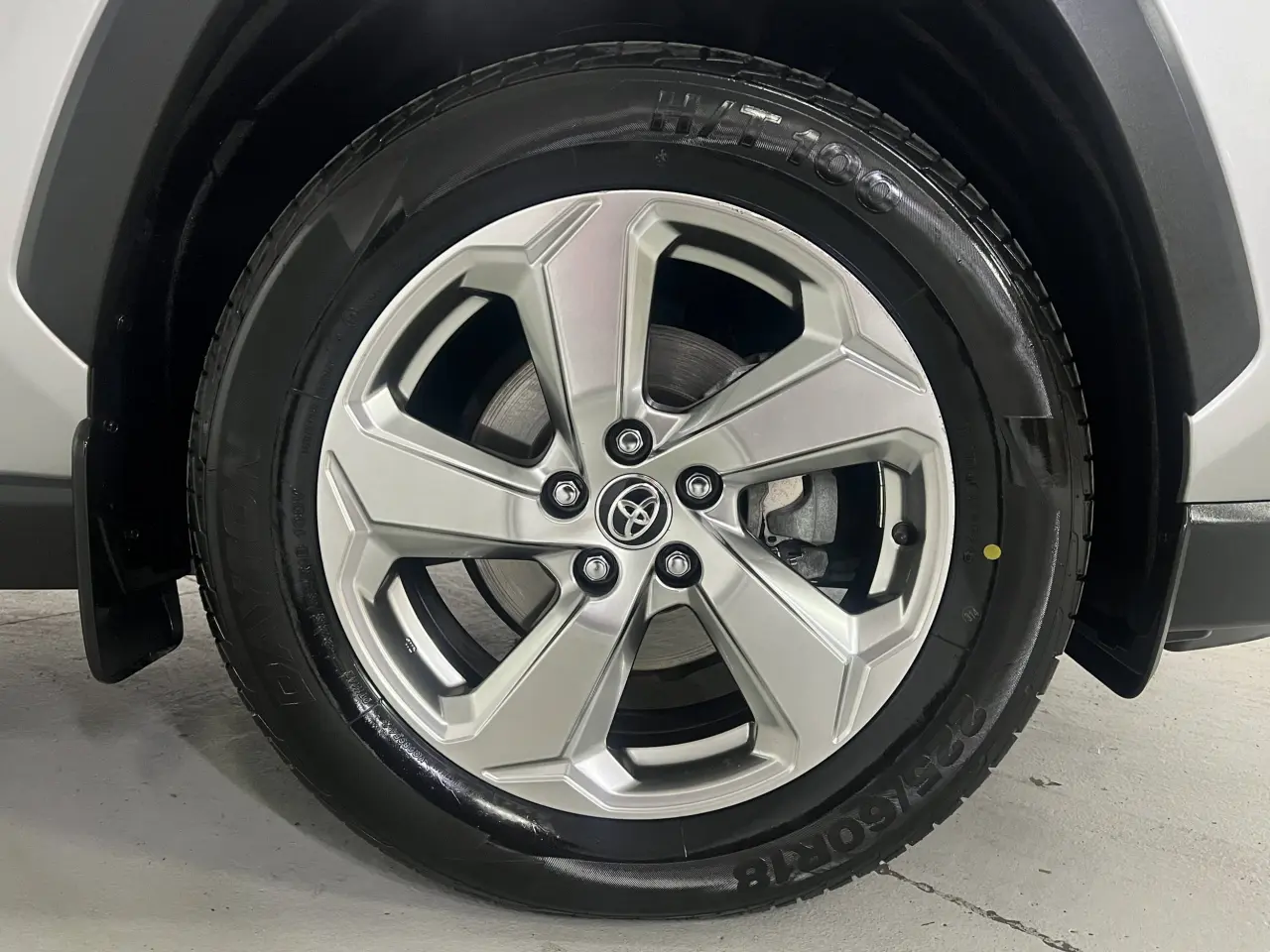 2019 TOYOTA RAV4 Gallery Image 5