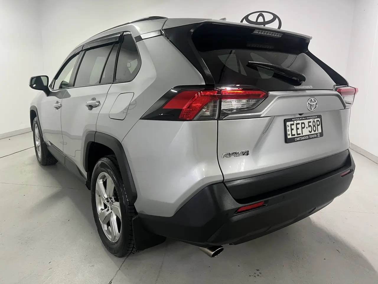 2019 TOYOTA RAV4 Gallery Image 8