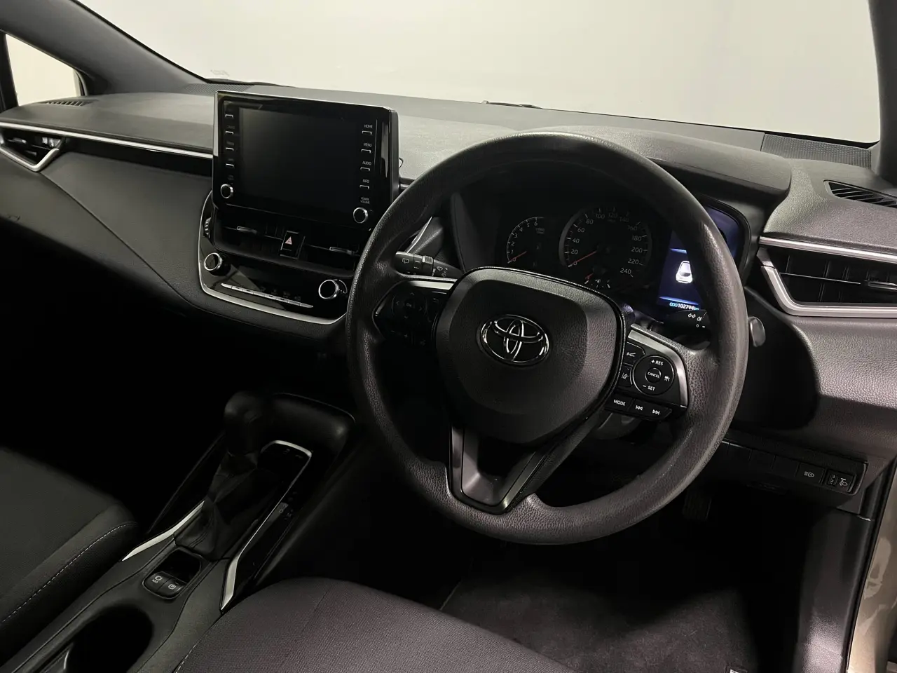 2019 TOYOTA COROLLA Gallery Image 11