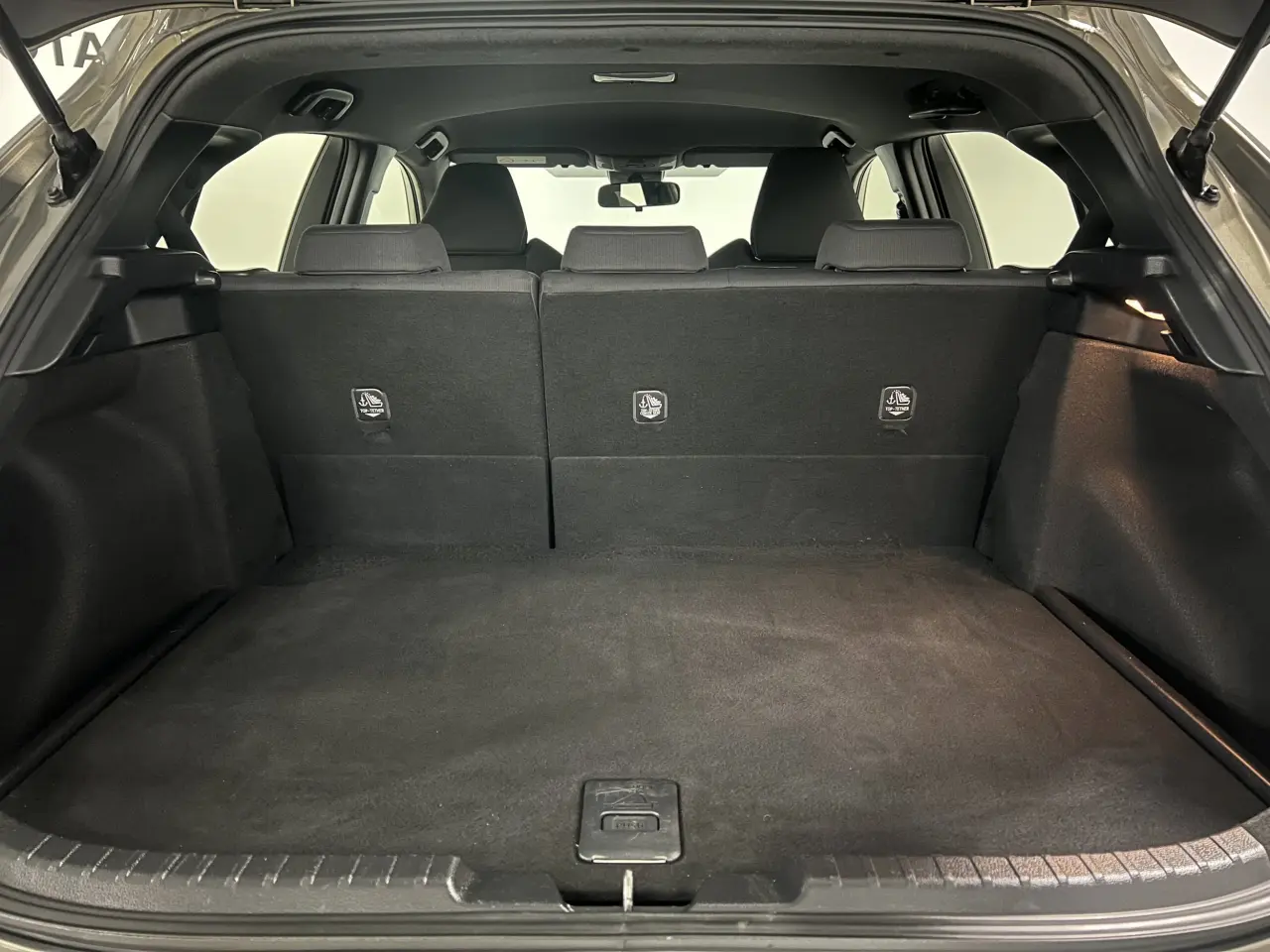 2019 TOYOTA COROLLA Gallery Image 13